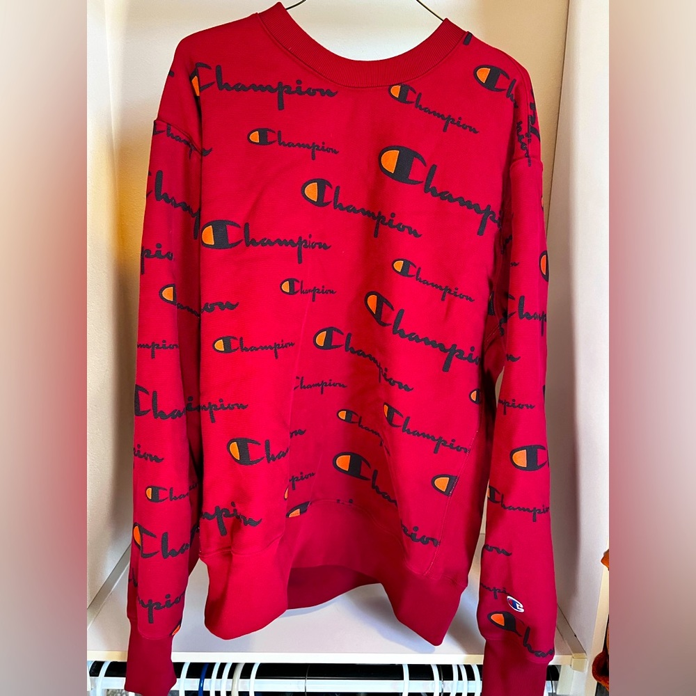 XL Champion Crewneck sweatshirt. Thick material, very warm.